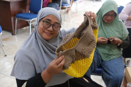 Sasar Pasar Internasional, PLN UIP JBTB Berdayakan Kelompok Wanita Boyolali Lewat Pelatihan Merajut