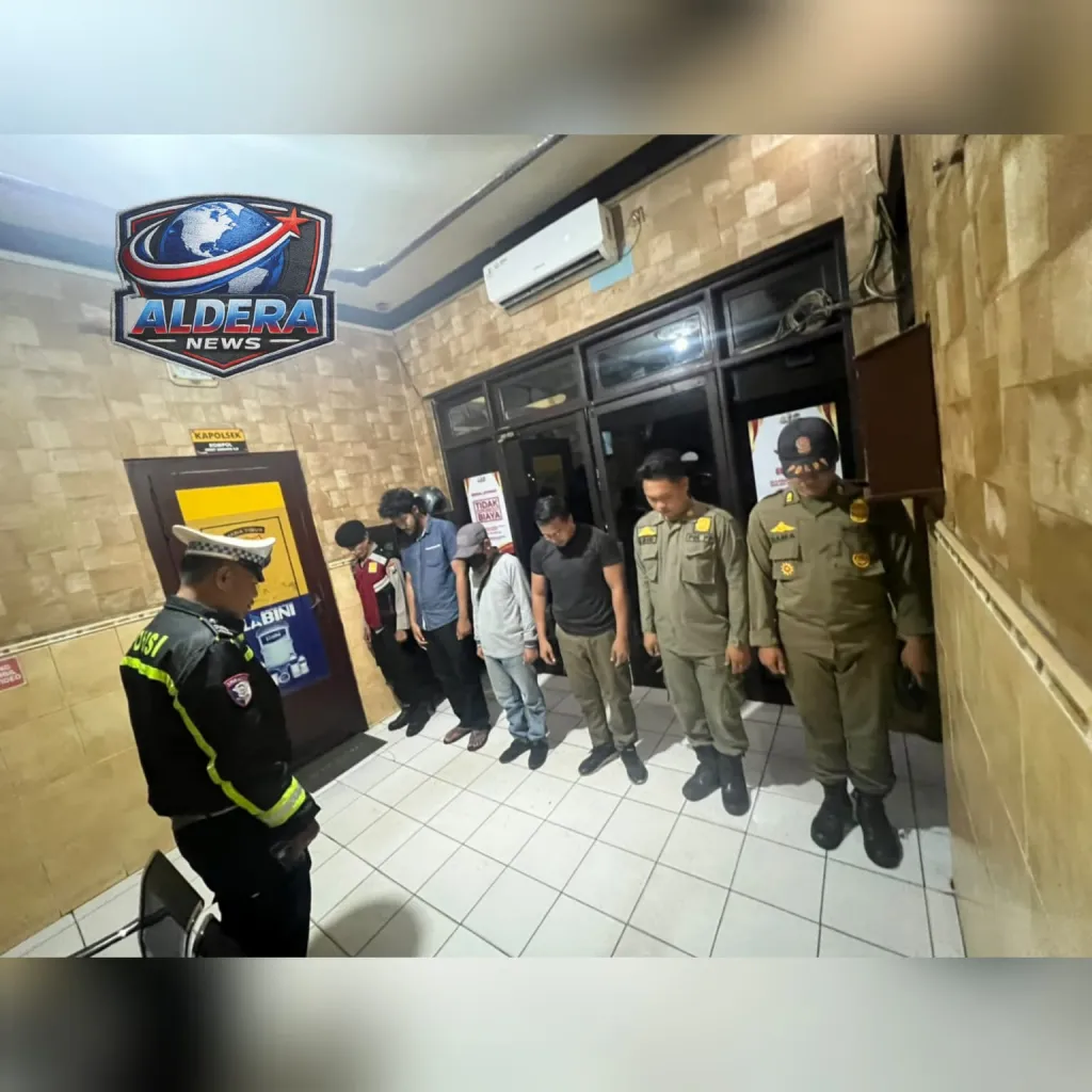 # CEGAH TAWURAN REMAJA, POLSEK SEMAMPIR GENCARKAN PATROLI HARKAMTIBMAS DI TENGGUMUNG WETAN **